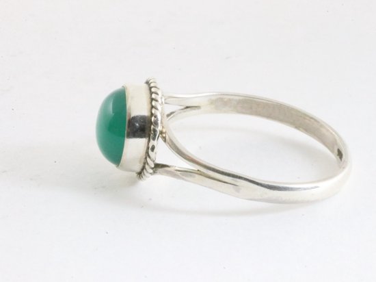 Fijne bewerkte ronde zilveren ring met groene onyx afbeelding 2