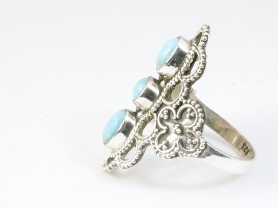 Bewerkte zilveren ring met 3 larimar stenen afbeelding 2