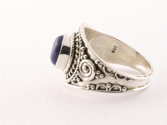 Bewerkte zilveren ring met lapis lazuli afbeelding 4