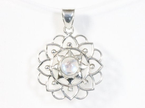 Opengewerkte zilveren hanger met regenboog maansteen afbeelding 4