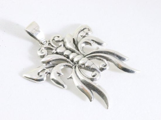 Zilveren vlinder hanger aan ketting afbeelding 2