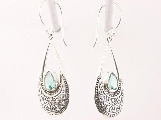 Traditionele bewerkte zilveren oorbellen met groene toermalijn afbeelding 2