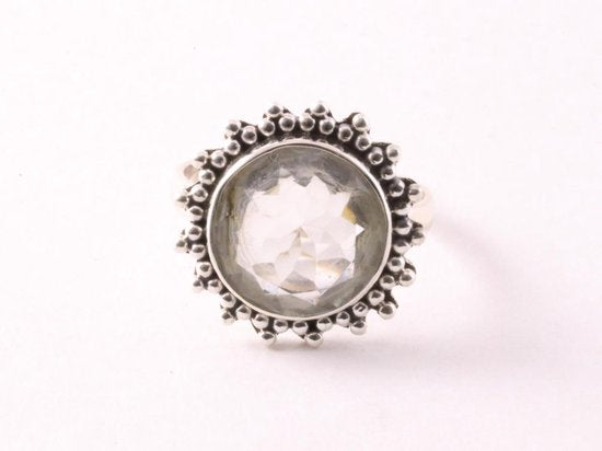 Ronde bewerkte zilveren ring met groene amethist afbeelding 4