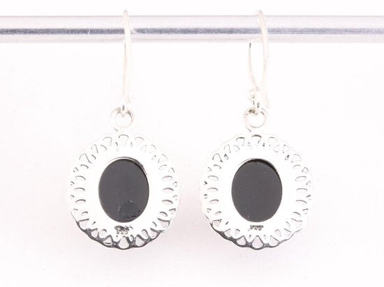 Opengewerkte zilveren oorbellen met onyx afbeelding 3