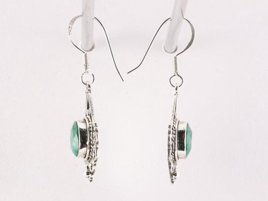 Bewerkte zilveren oorbellen met smaragd afbeelding 2