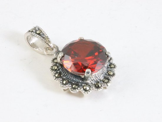 Ronde zilveren hanger met granaat en marcasiet afbeelding 2