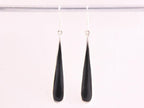 Lange druppelvormige zilveren oorbellen met onyx afbeelding 4