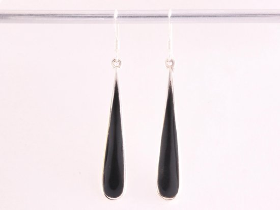 Lange druppelvormige zilveren oorbellen met onyx afbeelding 4