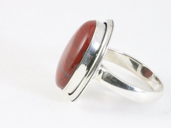 Ovale zilveren ring met rode jaspis afbeelding 2