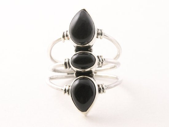 Opengewerkte zilveren ring met 3 onyx stenen afbeelding 4