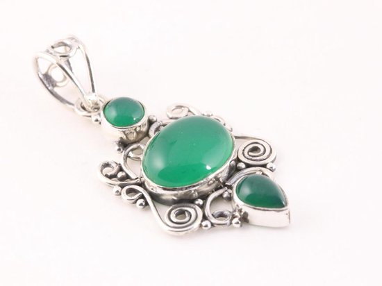 Opengewerkte zilveren hanger met groene onyx aan ketting afbeelding 2
