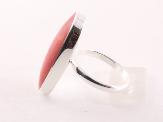 Langwerpige zilveren ring met rode koraal steen afbeelding 2