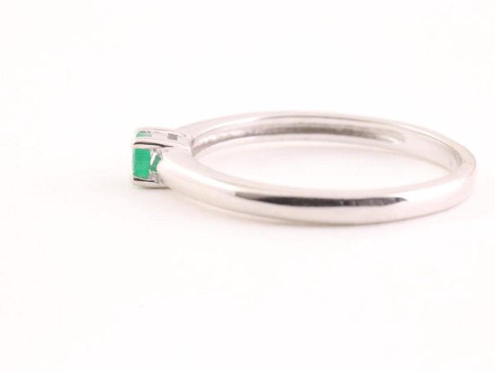 Fijne hoogglans zilveren ring met smaragd afbeelding 2
