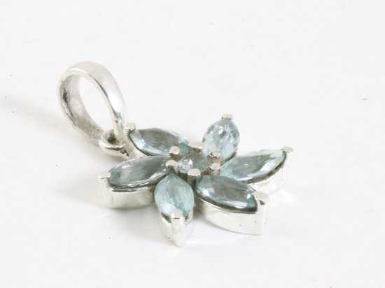 Zilveren hanger met blauwe topaas aan ketting afbeelding 2