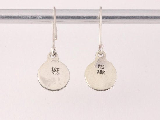 Fijne bewerkte ronde zilveren oorbellen met 18K gouden decoratie afbeelding 3