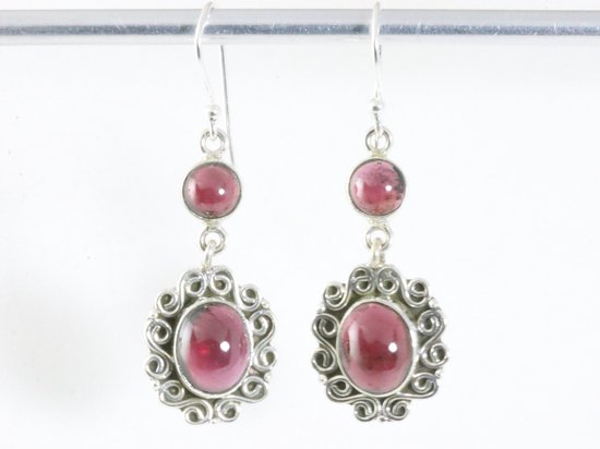 Lange bewerkte zilveren oorbellen met granaat afbeelding 4