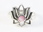 Opengewerkte zilveren lotus bloem ring met roze parelmoer afbeelding 4