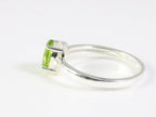 Fijne hoogglans zilveren ring met peridoot afbeelding 2
