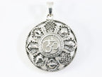 Traditionele ronde zilveren hanger met Tibetaanse gelukssymbolen afbeelding 4
