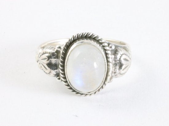 Bewerkte zilveren ring met regenboog maansteen afbeelding 4