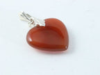 Hartvormige zilveren hanger met rode Montana agaat aan ketting afbeelding 2