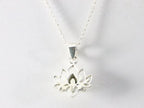 Fijne zilveren lotus hanger met lapis lazuli aan ketting afbeelding 3