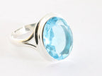 Hoogglans zilveren ring met blauwe topaas afbeelding 1