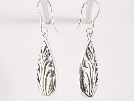 Opengewerkte druppelvormige zilveren oorbellen afbeelding 2