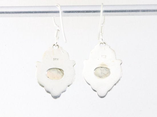 Bewerkte zilveren oorbellen met regenboog maansteen afbeelding 2