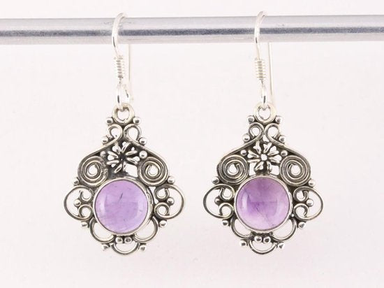 Opengewerkte zilveren oorbellen met amethist afbeelding 1