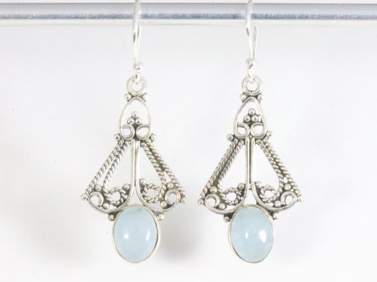 Opengewerkte zilveren oorbellen met aquamarijn afbeelding 4