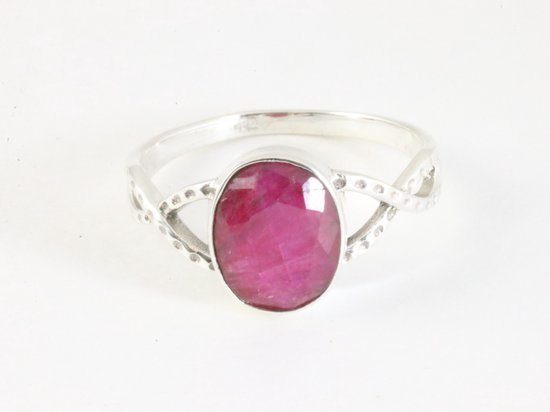 Fijne opengewerkte zilveren ring met robijn afbeelding 4