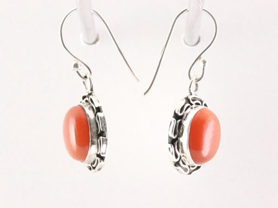 Bewerkte zilveren oorbellen met rode vuuropaal afbeelding 2