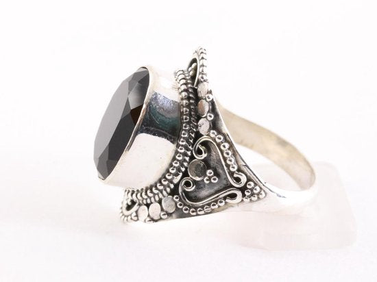 Bewerkte zilveren ring met onyx afbeelding 2