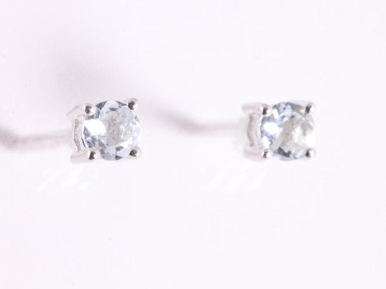 Fijne zilveren oorstekers met aquamarijn afbeelding 1