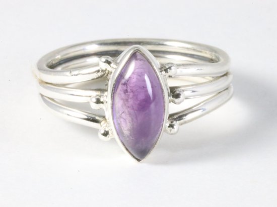 Opengewerkte zilveren ring met amethist afbeelding 4