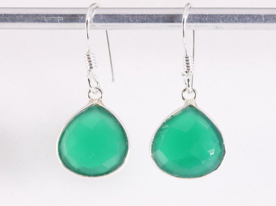 Fijne druppelvormige zilveren oorbellen met groene onyx afbeelding 4