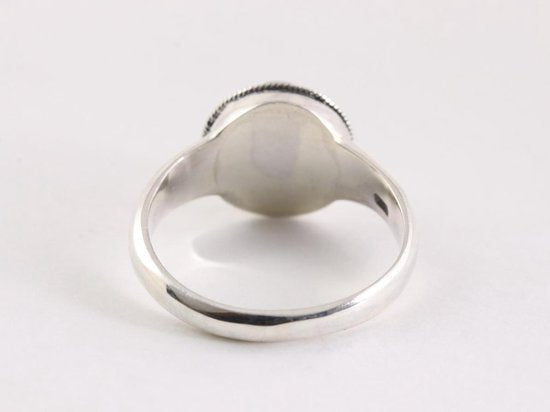 Bewerkte zilveren ring met vuuropaal afbeelding 3