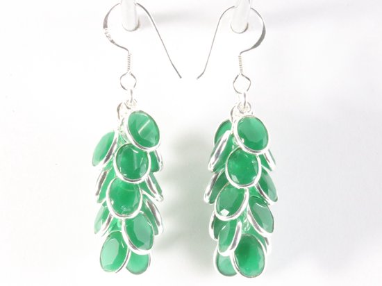 Trosvormige zilveren oorbellen met smaragd afbeelding 2