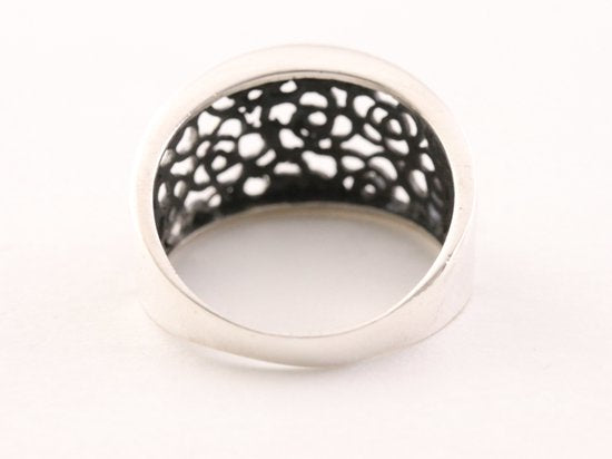 Opengewerkte zilveren ring met bloemen motief afbeelding 3