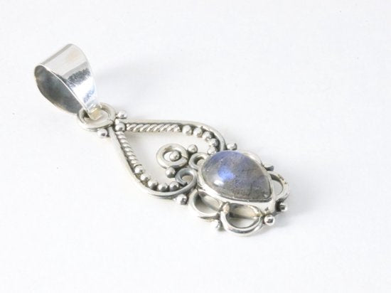 Fijne opengewerkte zilveren hanger met labradoriet aan ketting afbeelding 2