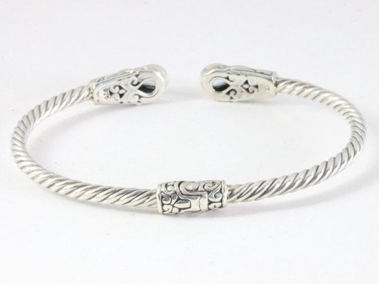 Traditionele bewerkte zilveren klemarmband met blauwe topaas afbeelding 3
