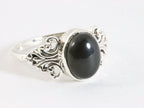 Fijne bewerkte zilveren ring met onyx afbeelding 1