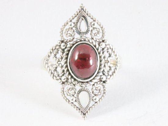 Opengewerkte zilveren ring met granaat afbeelding 4