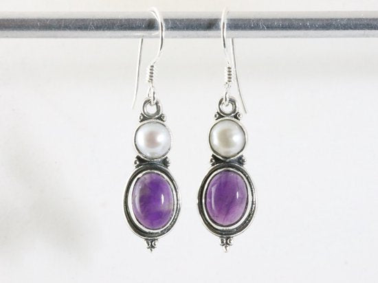 Fijne zilveren oorbellen met amethist en parel afbeelding 3