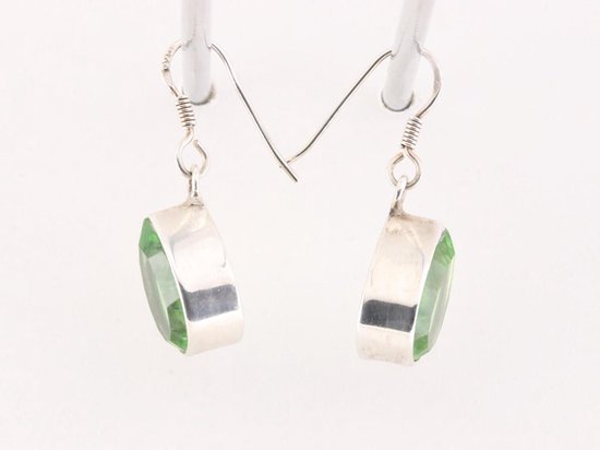 Druppelvormige zilveren oorbellen met peridoot afbeelding 2