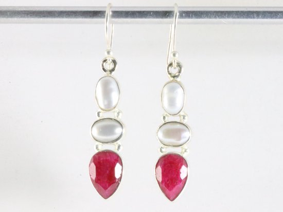 Zilveren oorbellen met robijn en parels afbeelding 3