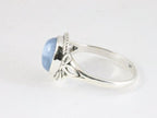 Fijne bewerkte zilveren ring met blauwe opaal afbeelding 2