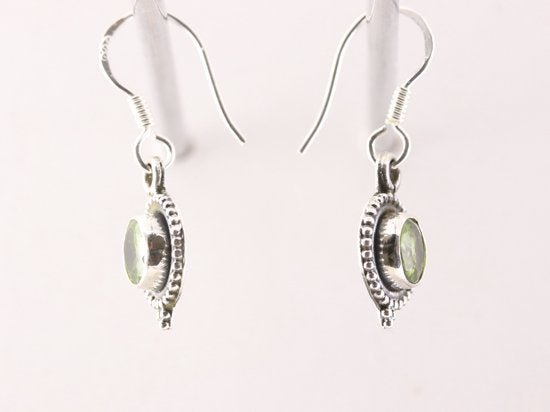 Fijne bewerkte ronde zilveren oorbellen met peridoot afbeelding 2