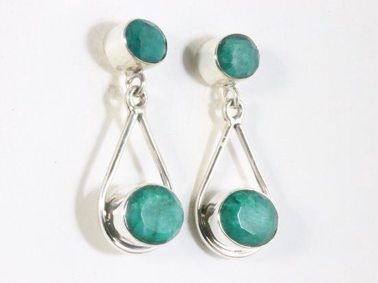 Opengewerkte zilveren oorstekers met smaragd afbeelding 2